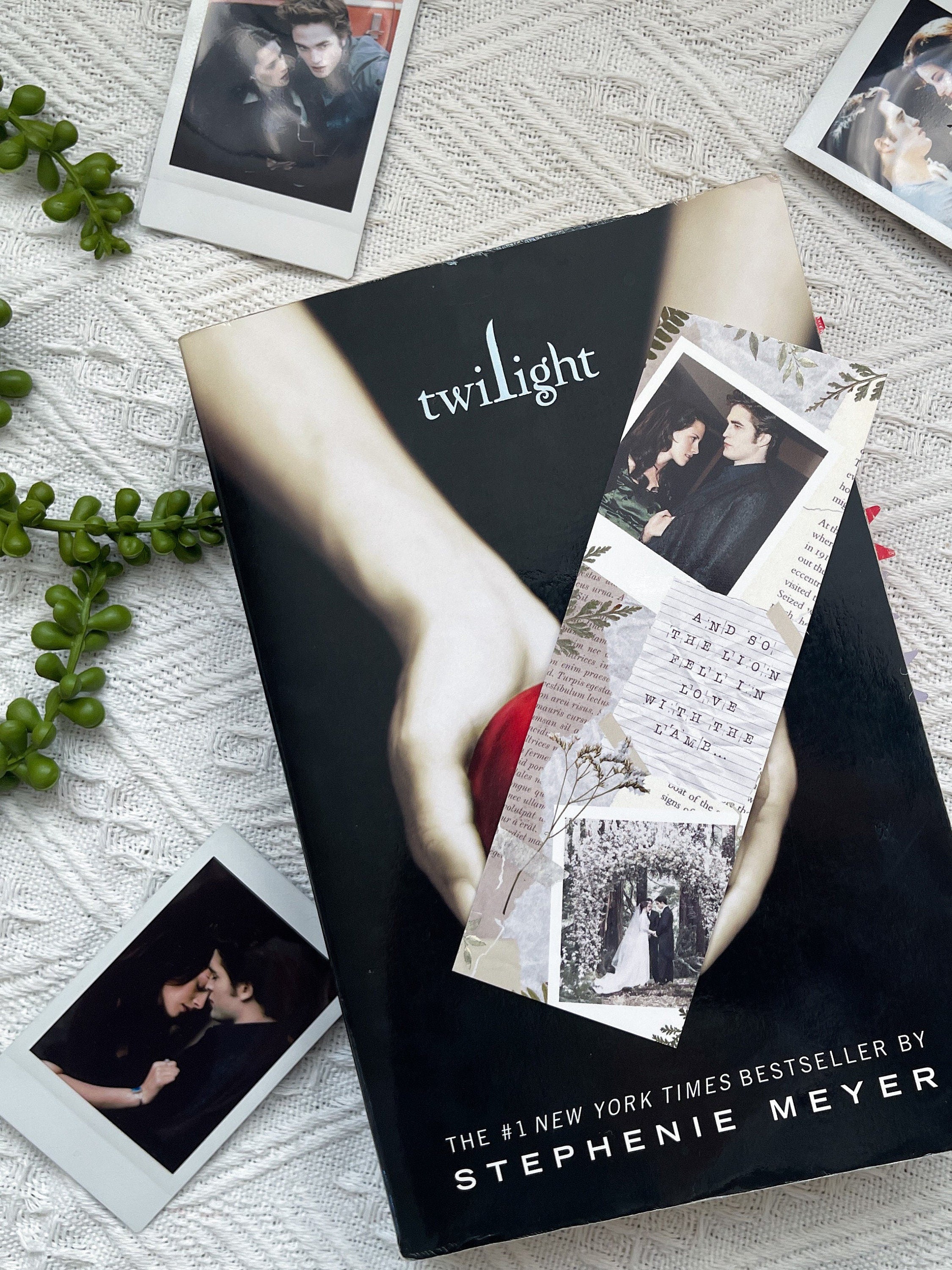 A laminated bookmark inspired by the wedding of bella and edward from the twilight saga.